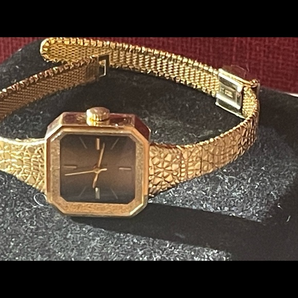 Vintage Cardinal Gold tone nugget square fancy face watch womens - Picture 12 of 16